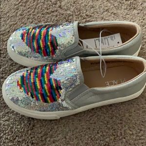 Shoes - Girls Flip Sequin Heart Metallic Slip on Sneaker Shoes - Girls Flip Sequin Heart Metallic Slip on Sneaker